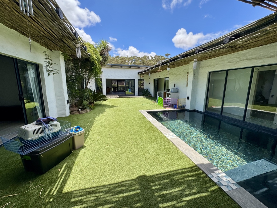 5 Bedroom Property for Sale in Cape Farms Western Cape